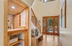 565 SHELOKUM Dr, Silverton, OR 97381