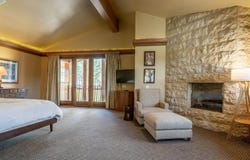 560 Obsidian Place, Mammoth Lakes, CA 93546