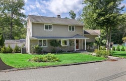 30 Laurel Dr, Wayne Twp., NJ 07470-4449