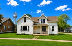 1025 2nd St., Hull, IA 51239