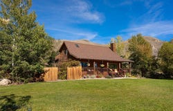 4 Sphinx Drive, Gardiner, MT 59030