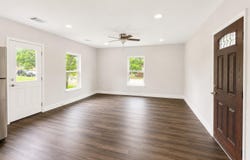 904 E Austin St, Luling, TX 78648