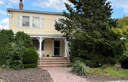 82 Auerbach Lane, Lawrence, NY 11559