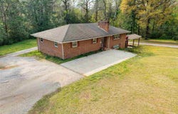 305 Wells St., Darlington, SC 29532