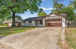204 E Henson Avenue, Springdale, AR 72764