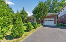 87 Buckingham Drive, Albany, NY 12208