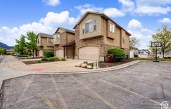 266 E TWIN BRIDGES Ln S, Midvale, UT 84047