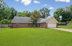 8001 CLAREDALE Dr, Bartlett, TN 38133