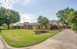441 W Pleasantview Drive, Hurst, TX 76054
