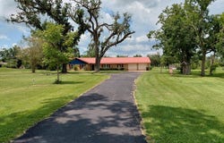 1231 C/R 201A, Angleton, TX 77515