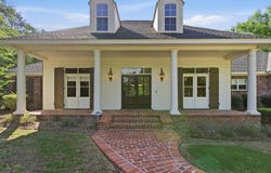 72 Brookline Dr, Hattiesburg, MS 39402