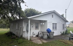106 N Maple, Cincinnati, IA 52549