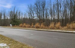 Lakeview Drive, Hubbard, OH 44425