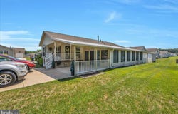 2003 BURLINGTON CIRCLE, WILLIAMSTOWN, NJ 08094