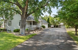 1204 16th Ave, Minot, ND 58701