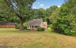 200 1/2 Pine Street, Barnesville, GA 30204