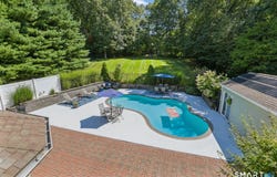 8 White Oak Lane, Waterford, CT 06375