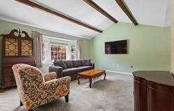 8 Roaen Dr, Chelmsford, MA 01863