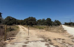 320 Daisy Haven Ln, Seguin, TX 78155