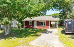 16 Hartwell, Falmouth, MA 02536