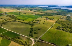 1230 E 100 Road, Berryton, KS 66409