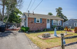 26 Wixon Road, Dennis Port, MA 02639