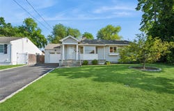 305 Glynn Street, North Babylon, NY 11703