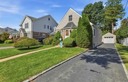 39 Primrose Drive, New Hyde Park, NY 11040