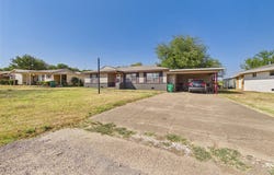 711 West Avenue, Electra, TX 76360