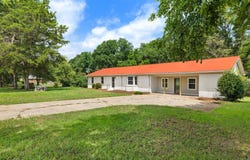 304 Maple St, Tuscumbia, AL 35674