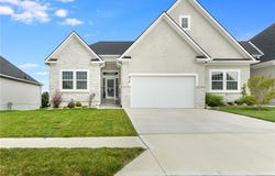 814 NE Algonquin Street, Lee's Summit, MO 64064