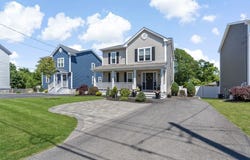 670 Bay St, Fall River, MA 02724