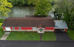 202 Riverside Dr., HINTON, WV 25951