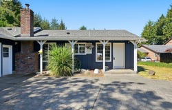 885 Oakway Dr, CoosBay, OR 97420