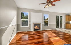 2548 Edgewater Dr, Woodburn, OR 97071