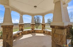 100 Mayfield Lane, Lockhart, TX 78644