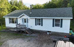 1058 Pleasant Street, Blue Hill, ME 04614