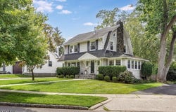 8 Berkeley Rd, Maplewood Twp., NJ 07040-2512