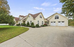 19 Lynne Ct, Lanesborough, MA 01237