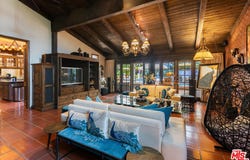 4152 Falling Leaf Dr, Encino, CA 91316