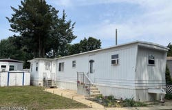 7 Grace Lane, Howell, NJ 07731