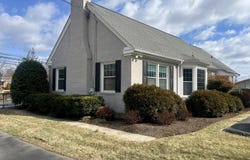 904 Apperson Dr, Salem, VA 24153