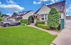 569 Greenway E, West Hempstead, NY 11552
