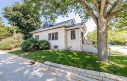330 S River Lane, Geneva, IL 60134