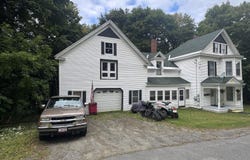9 High Street, Dexter, ME 04930
