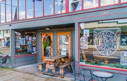 657 E MAIN St, CottageGrove, OR 97424