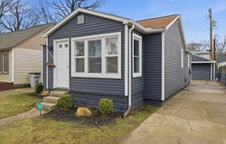 1027 E Milton Avenue, Hazel Park, MI 48030