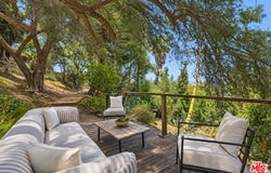 2525 Ivanhoe Dr, Los Angeles, CA 90039