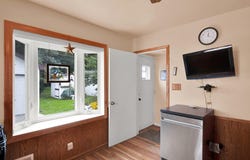 2923 E Cudahy Ave, Saint Francis, WI 53235
