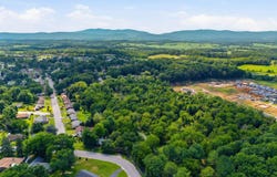 516 HILLCREST DR, STAUNTON, VA 24401